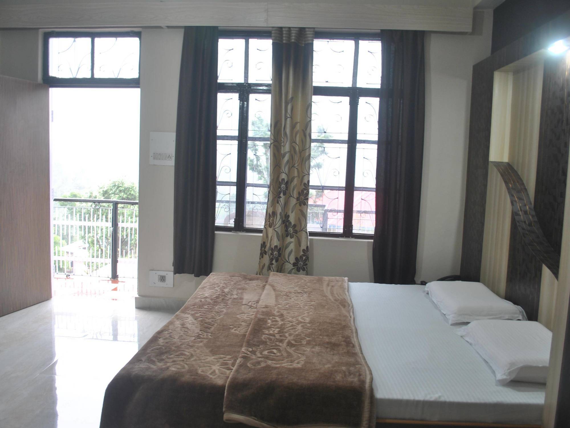 Dharamkot Inn Dharamshala Buitenkant foto